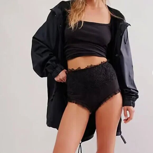 NWOT Free People In Bloom Bloomer Shorts in Black